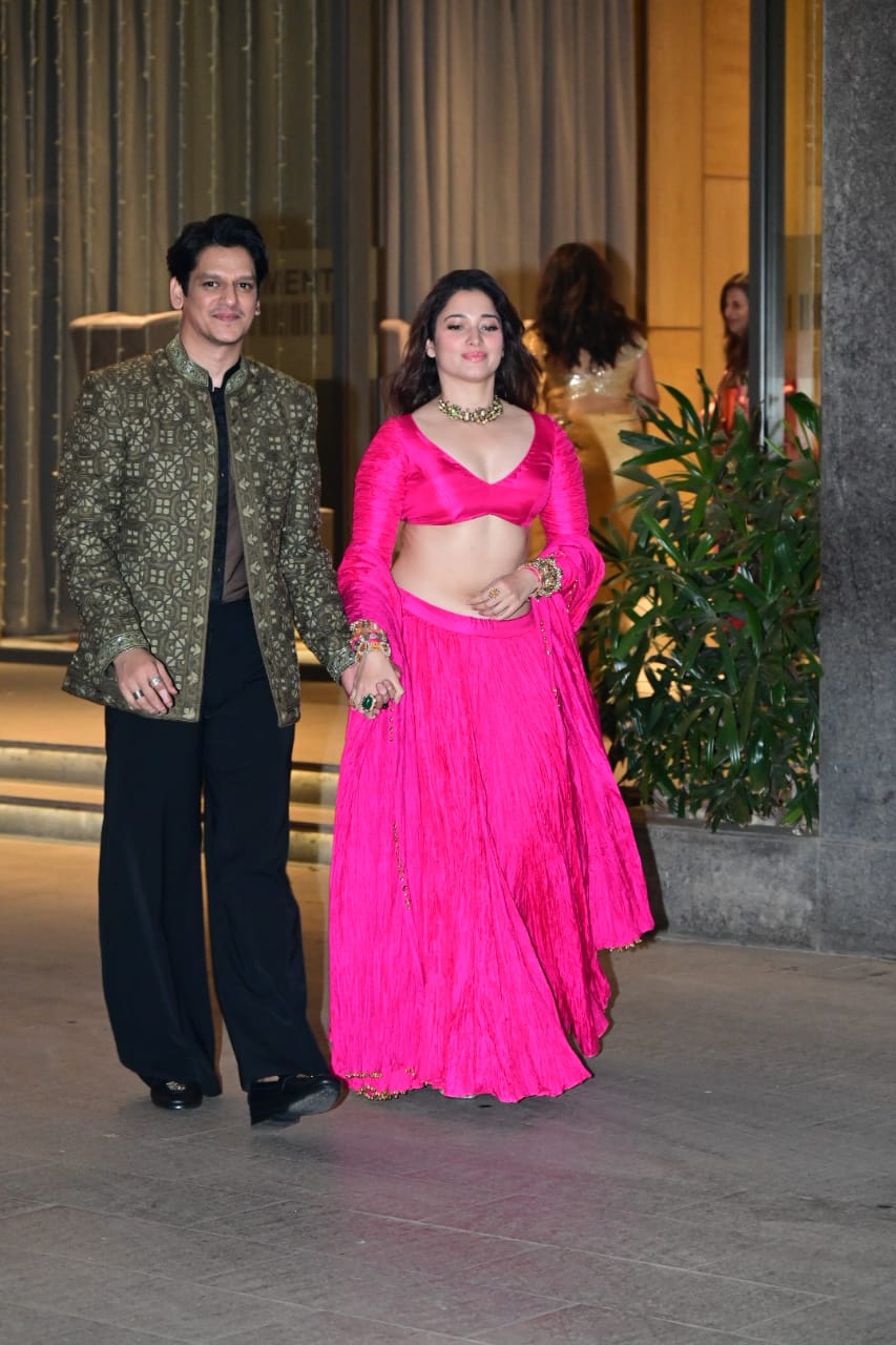 विजय का हाथ थामे नजर आईं तमन्ना