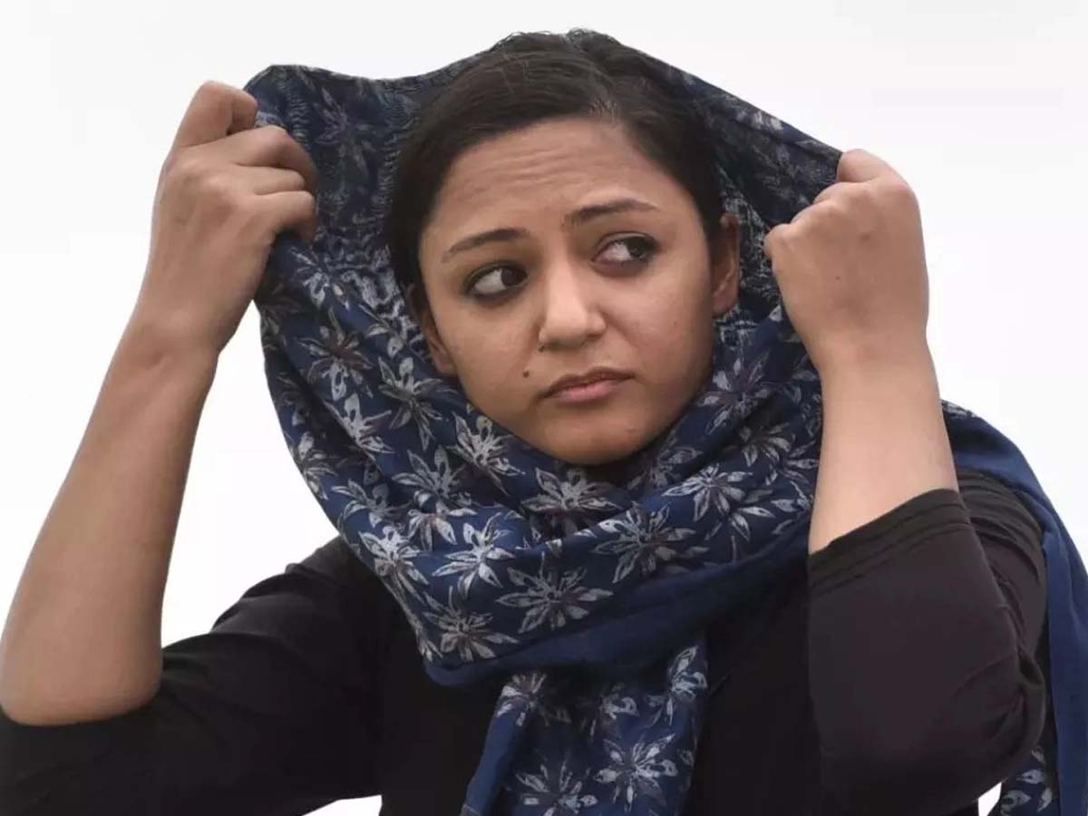 भारत सरकार के खिलाफ मोर्चा खोलने वाली शेहला ने मुस्लिमों पर लिखी किताब; जम्मू व कश्मीर के राज्यपाल ने की तारीफ भारत सरकार के खिलाफ मोर्चा खोलने वाली शेहला ने मुस्लिमों पर लिखी किताब; जम्मू व कश्मीर के राज्यपाल ने की तारीफ