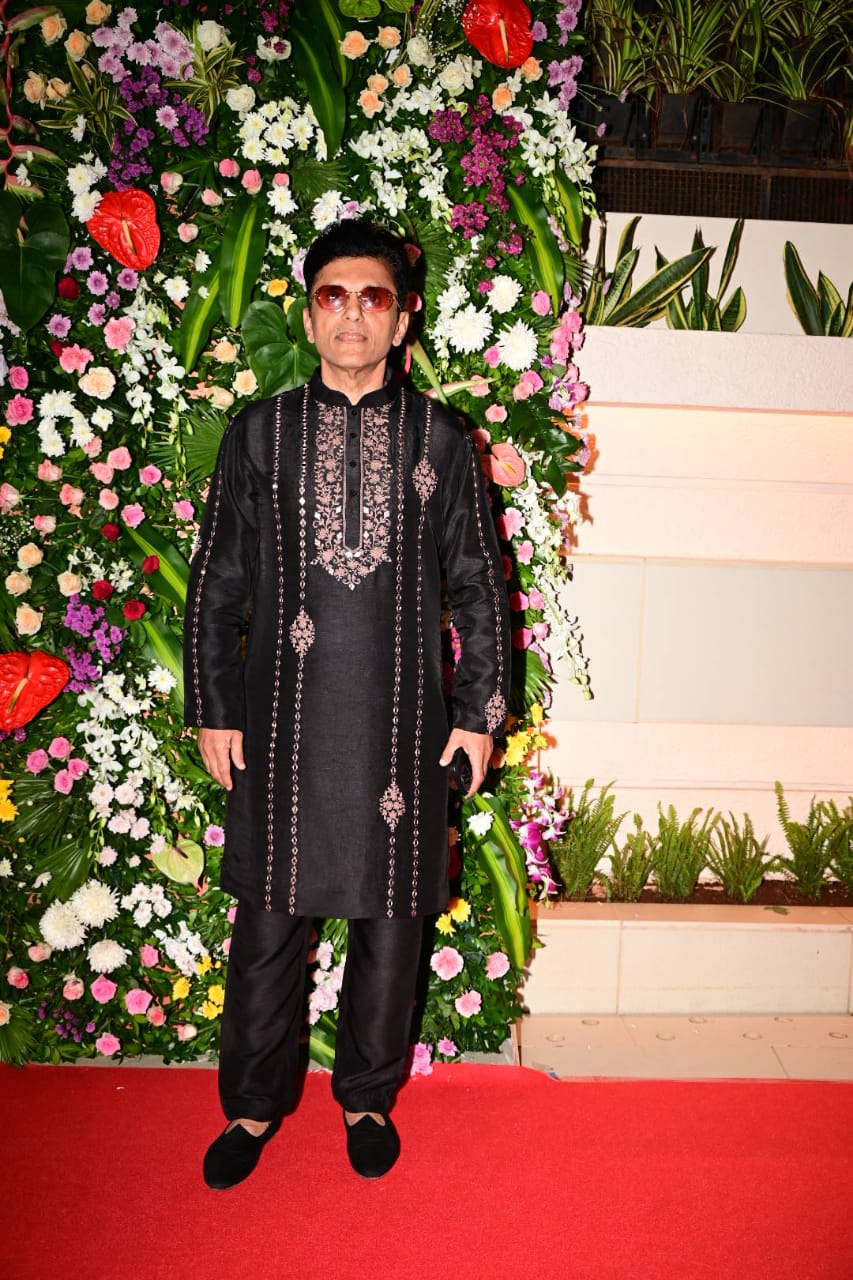 राशि खन्ना से नुसरत भरूचा तक.. एकता कपूर की दिवाली पार्टी सजी सितारों की महफिल; टीवी से लेकर बॉलीवुड सेलेब्स ने की धमाकेदार एंट्री 28 प्रोड्यूसर आनंद पंडित की एंट्री