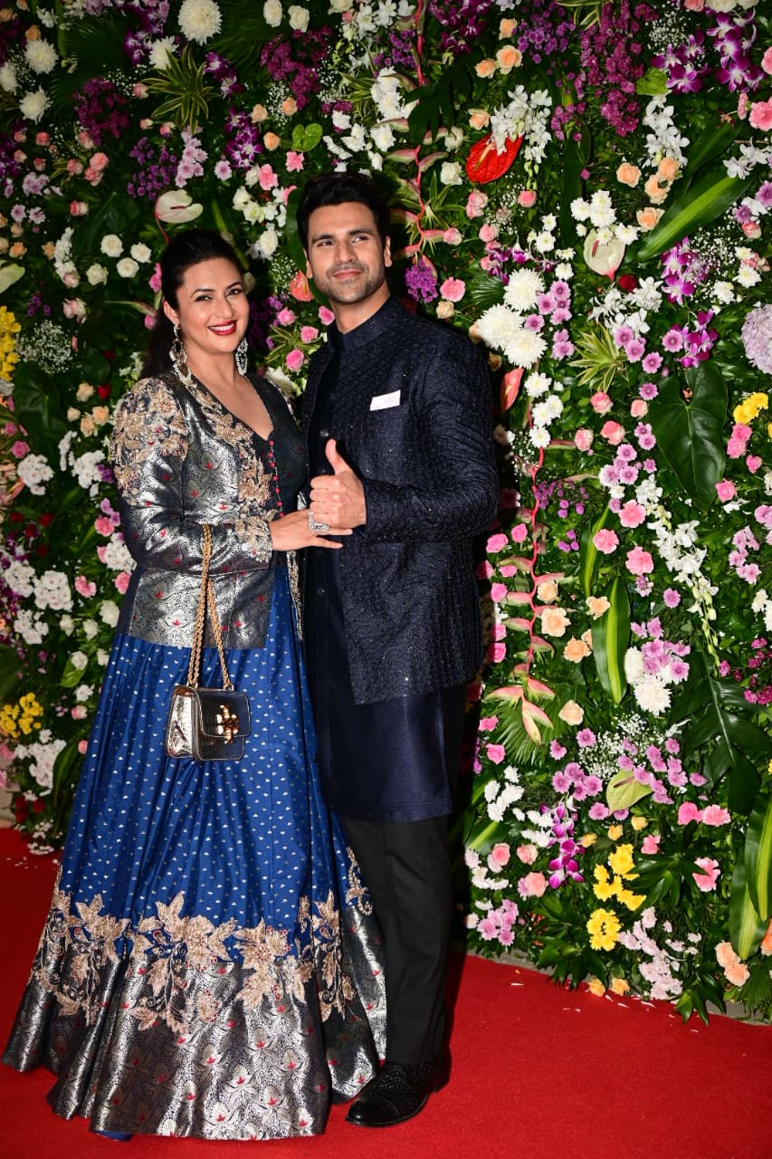 राशि खन्ना से नुसरत भरूचा तक.. एकता कपूर की दिवाली पार्टी सजी सितारों की महफिल; टीवी से लेकर बॉलीवुड सेलेब्स ने की धमाकेदार एंट्री 29 पति विवेक दहिया संग पहुंचीं दिव्यांका