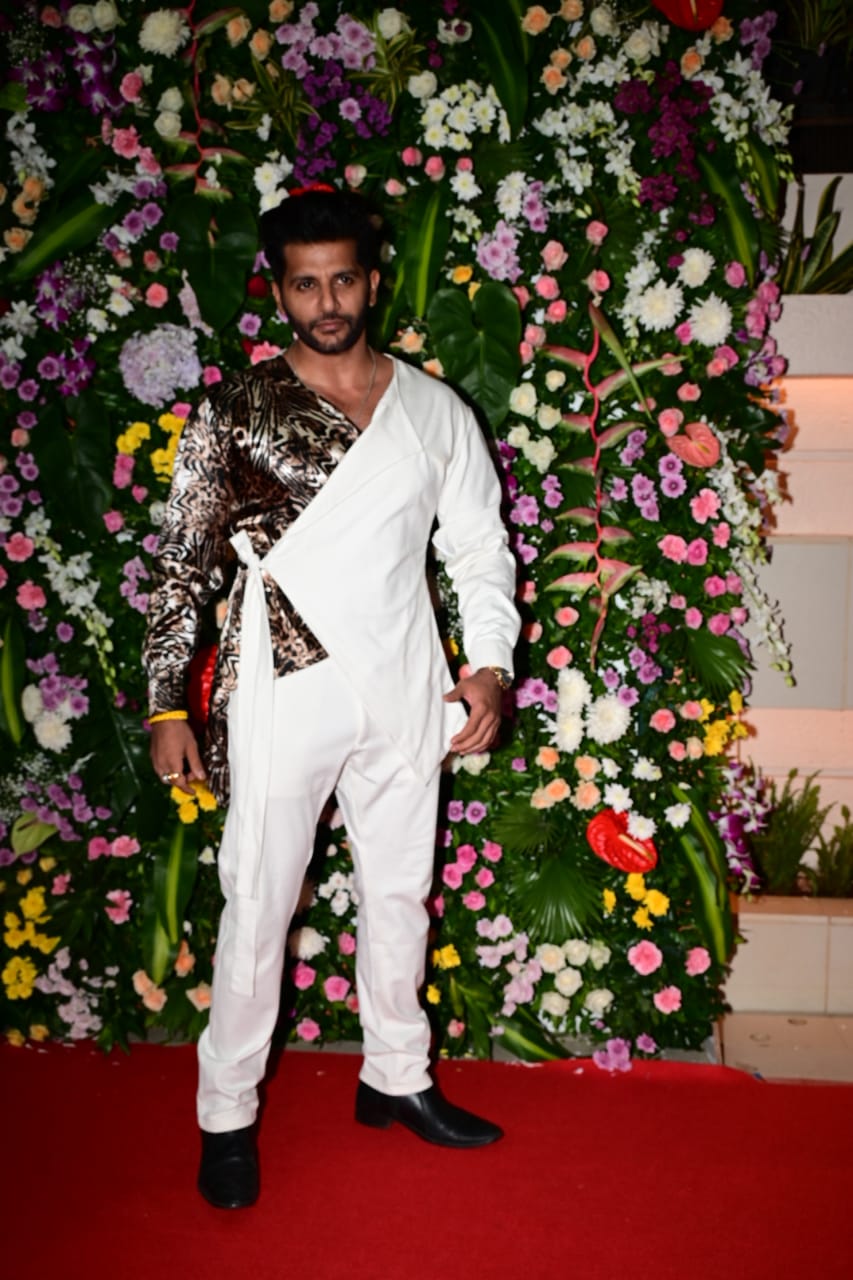 राशि खन्ना से नुसरत भरूचा तक.. एकता कपूर की दिवाली पार्टी सजी सितारों की महफिल; टीवी से लेकर बॉलीवुड सेलेब्स ने की धमाकेदार एंट्री 30 करणवीर बोहरा की शानदार एंट्री