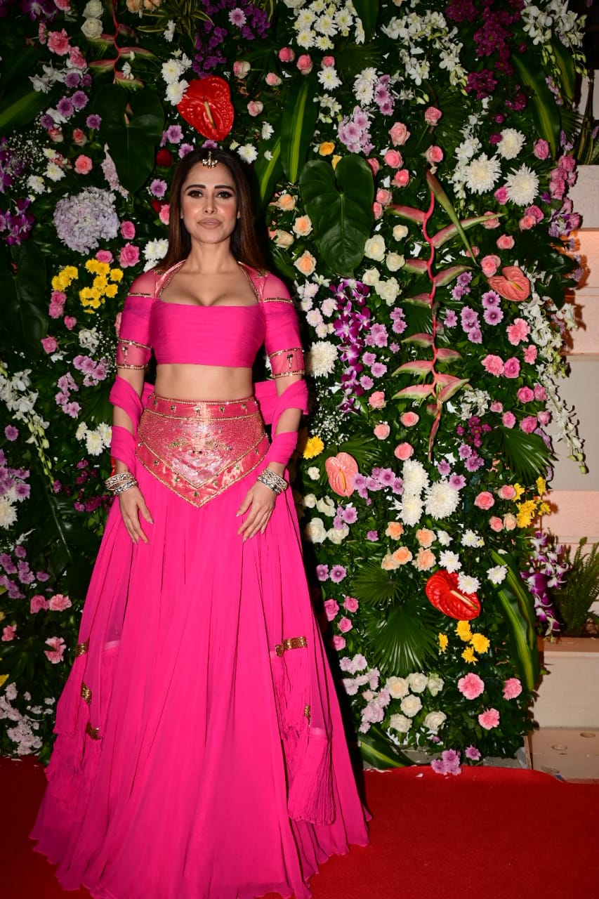 राशि खन्ना से नुसरत भरूचा तक.. एकता कपूर की दिवाली पार्टी सजी सितारों की महफिल; टीवी से लेकर बॉलीवुड सेलेब्स ने की धमाकेदार एंट्री 31 गुलाबी गुलाब बन पहुंचीं नुसरत भरूचा