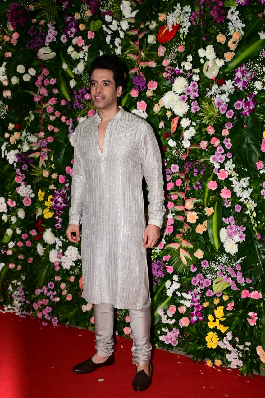 राशि खन्ना से नुसरत भरूचा तक.. एकता कपूर की दिवाली पार्टी सजी सितारों की महफिल; टीवी से लेकर बॉलीवुड सेलेब्स ने की धमाकेदार एंट्री 33 तुषार कपूर ने भी जमाया रंग