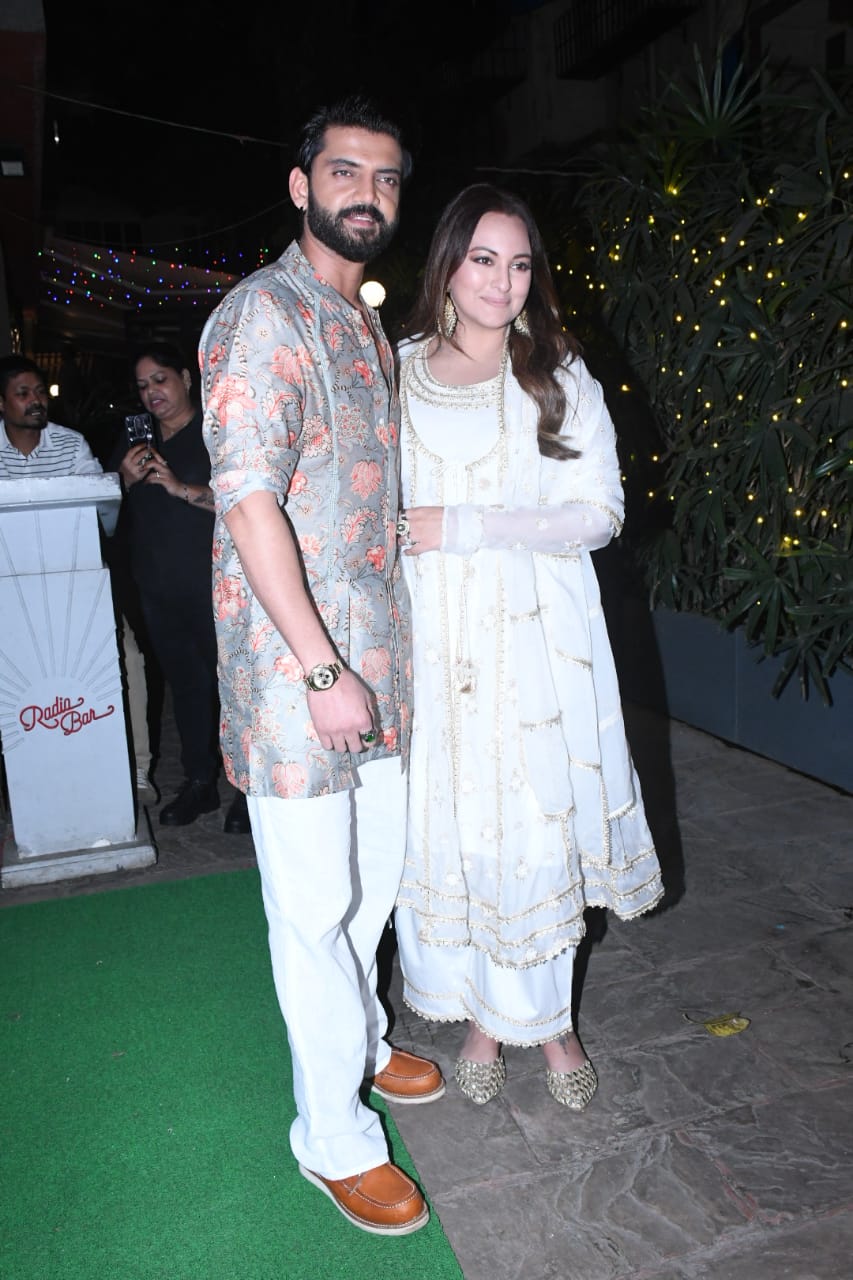 राशि खन्ना से नुसरत भरूचा तक.. एकता कपूर की दिवाली पार्टी सजी सितारों की महफिल; टीवी से लेकर बॉलीवुड सेलेब्स ने की धमाकेदार एंट्री 34 शादी के बाद मना रहे पहली दिवाली