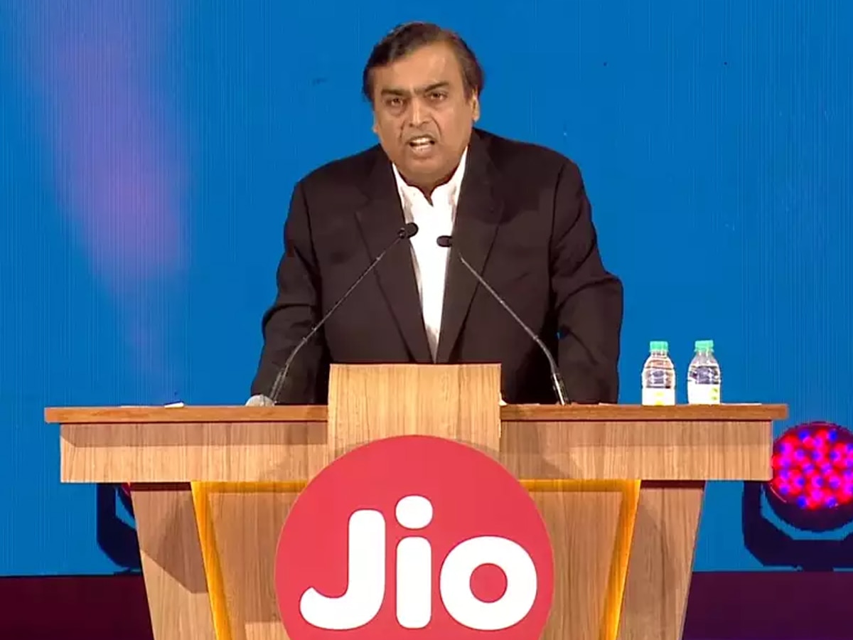 Reliance Jio: मुकेश अंबानी का दिवाली Gift! पूरे साल दे रहे Free 5G Data, जानिए कैसे पाएं