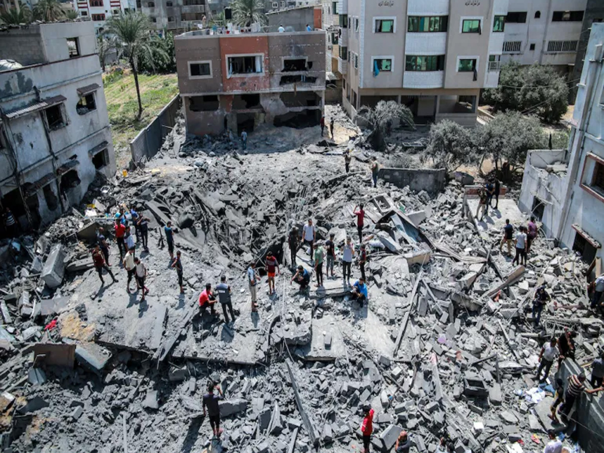 Israel Gaza War: स्कूल पर इजराइल का हमला, 3 पत्रकारों समेत 9 फिलिस्तीनियों की मौत Israel Gaza War: स्कूल पर इजराइल का हमला, 3 पत्रकारों समेत 9 फिलिस्तीनियों की मौत