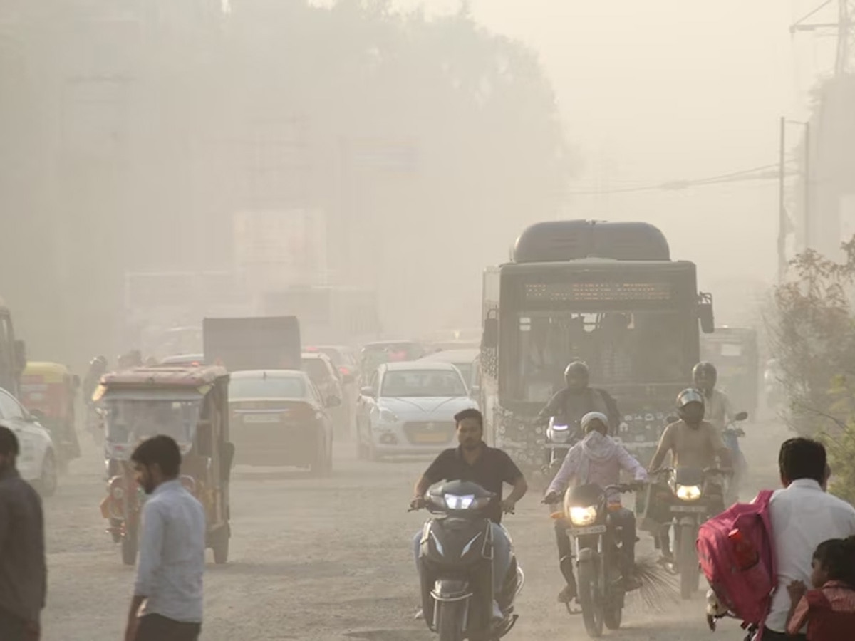 NOIDA AQI: नोएडा में प्रदूषण का जिम्मेदार पाकिस्तान, अधिकारियों का बयान