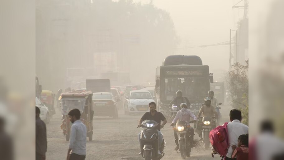NOIDA AQI: नोएडा में प्रदूषण का जिम्मेदार पाकिस्तान, अधिकारियों का बयान