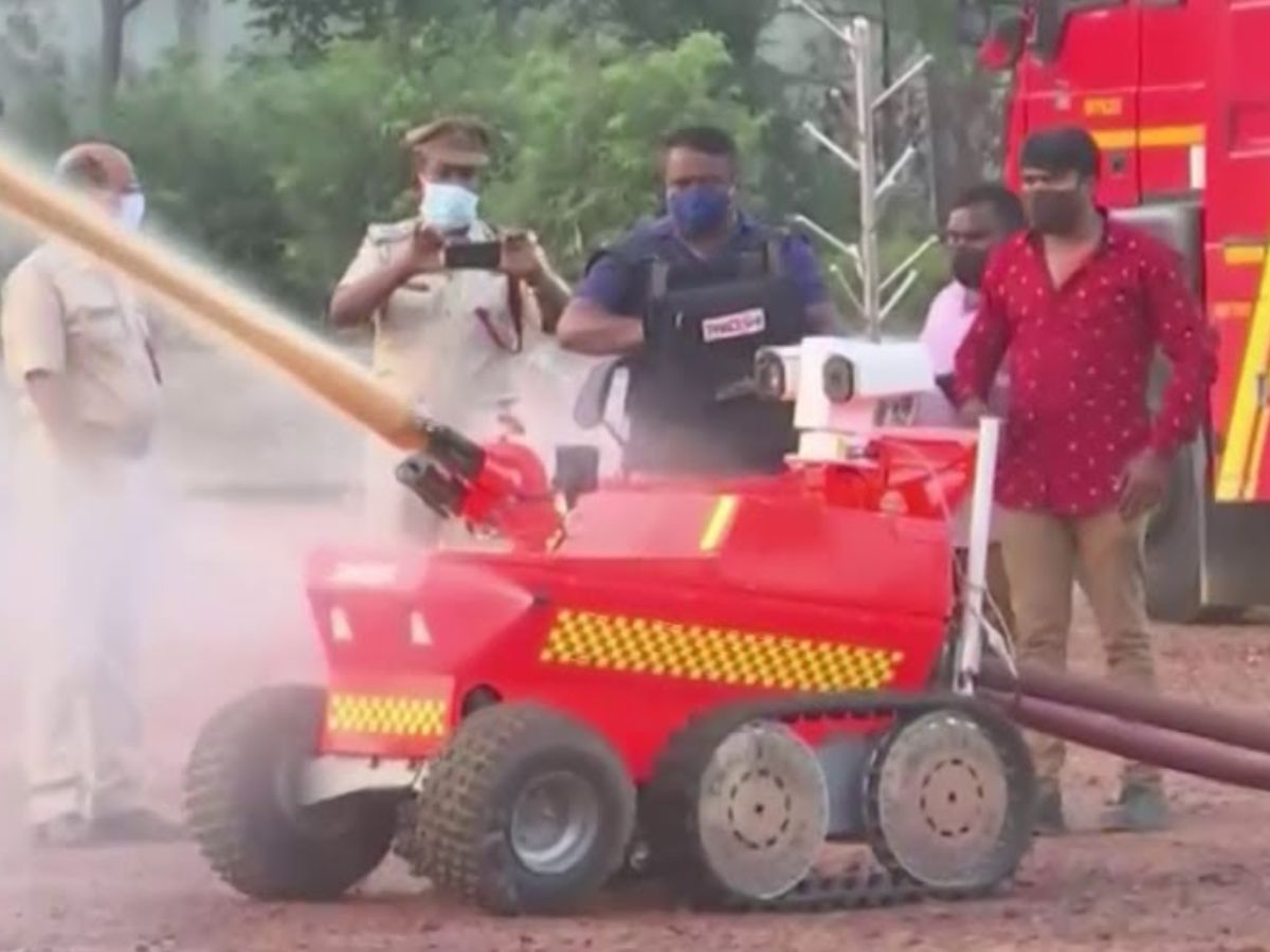 State Fire Department: ଶକ୍ତି ବଢାଇଲା ରାଜ୍ୟ ଅଗ୍ନିଶମ ବିଭାଗ ଏଣିକି ନିଆଁ ଲିଭାଇବ ରୋବୋଟ State Fire Department: ଶକ୍ତି ବଢାଇଲା ରାଜ୍ୟ ଅଗ୍ନିଶମ ବିଭାଗ ଏଣିକି ନିଆଁ ଲିଭାଇବ ରୋବୋଟ