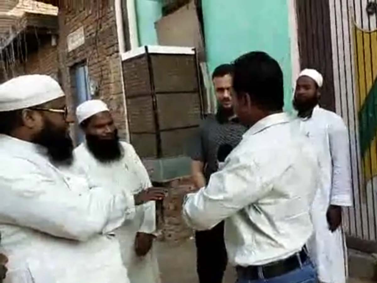 Uttar Pradesh में गुरुकुल खुलने पर मुस्लिम मौलाना हुए खुश; CM से की ये मांग Uttar Pradesh में गुरुकुल खुलने पर मुस्लिम मौलाना हुए खुश; CM से की ये मांग