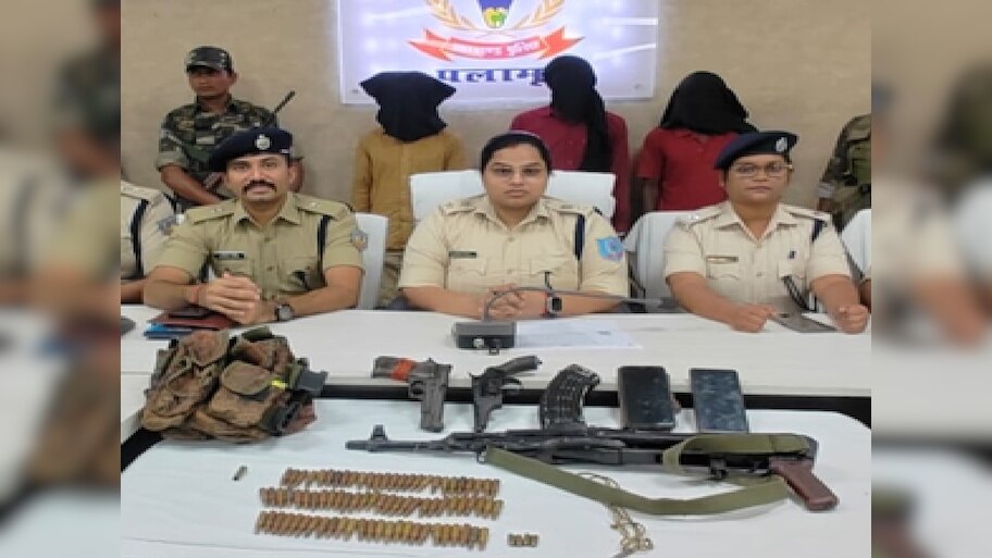 Jharkhand Crime: झारखंड के पलामू में एके-47 सहित अन्य हथियार बरामद, तीन उग्रवादी गिरफ्तार