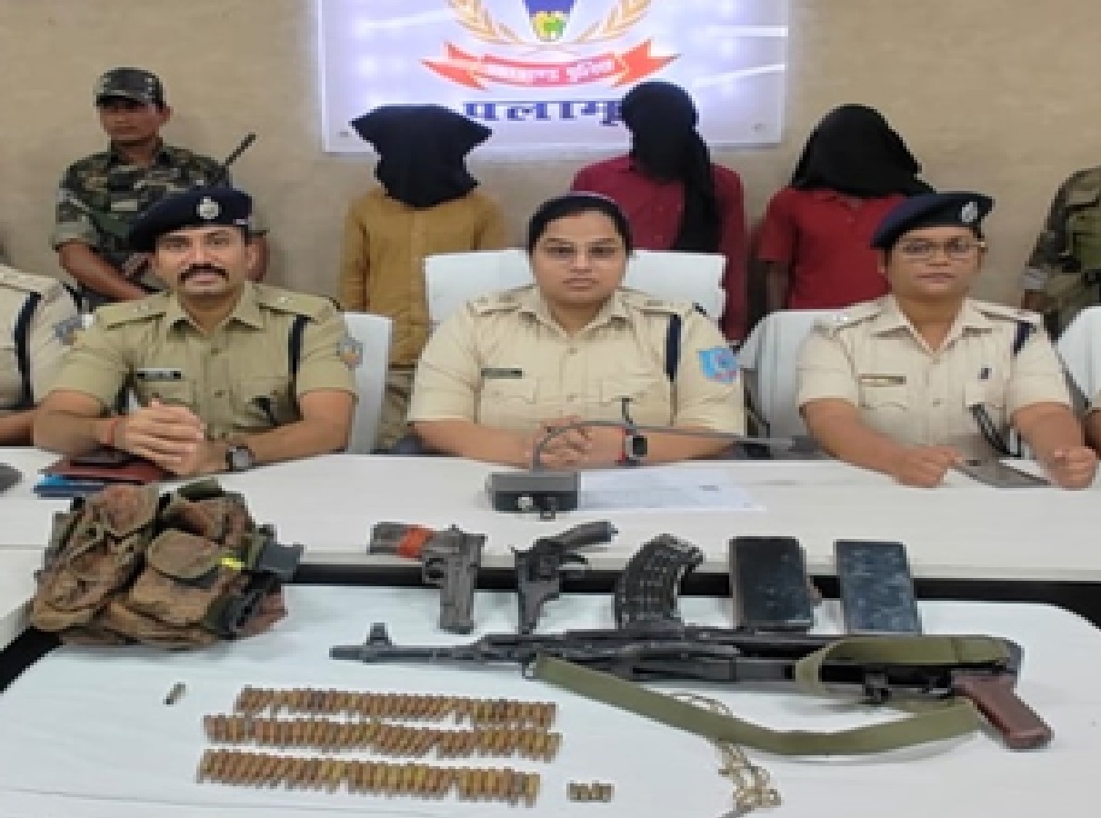 Jharkhand Crime: झारखंड के पलामू में एके-47 सहित अन्य हथियार बरामद, तीन उग्रवादी गिरफ्तार Jharkhand Crime: झारखंड के पलामू में एके-47 सहित अन्य हथियार बरामद, तीन उग्रवादी गिरफ्तार