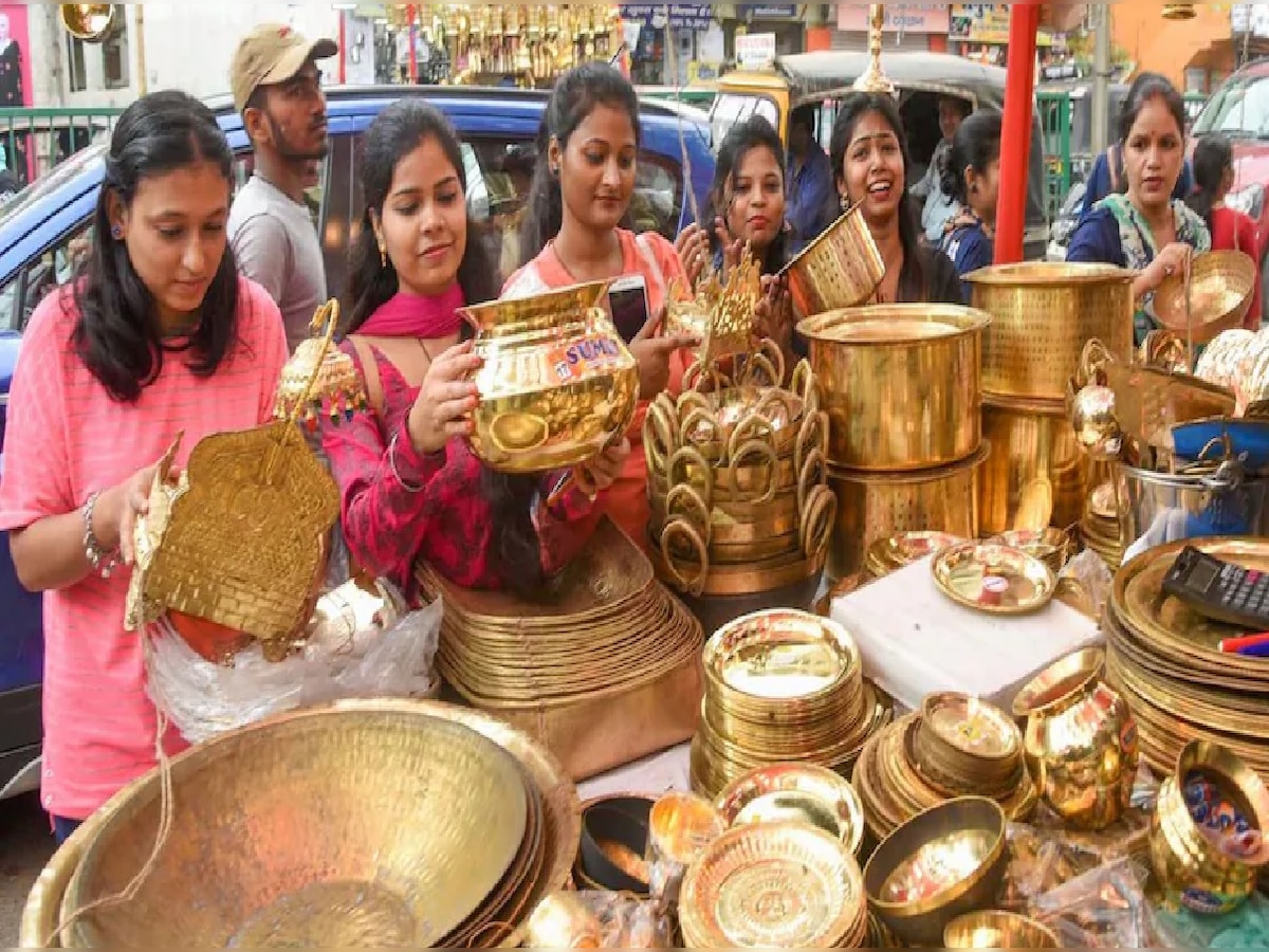 Dhanteras 2024:‘पीतल’ की चमक बिखेर रहा पटना का परेव गांव, हर घर में बनता है सामान