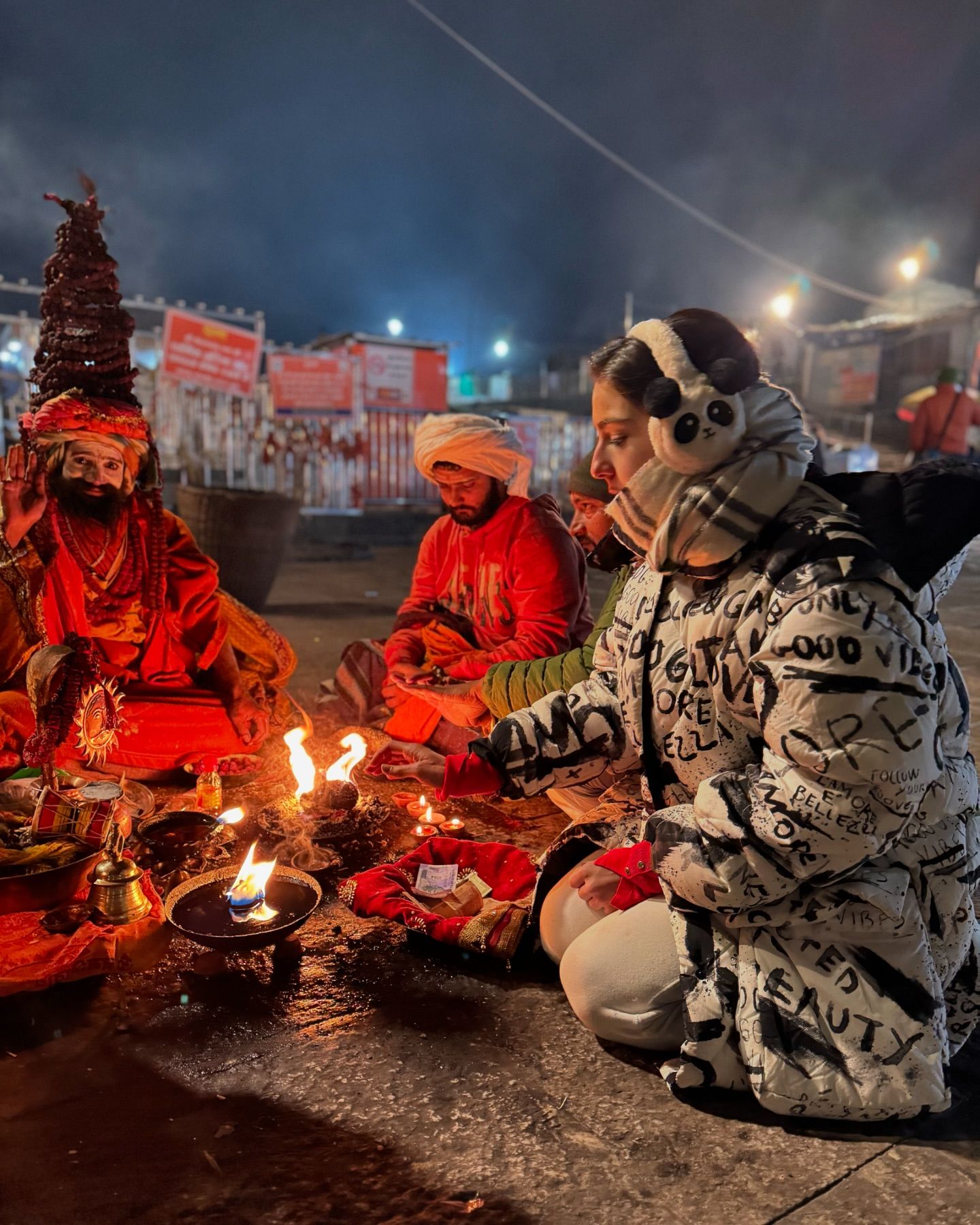केदारनाथ में शॉपिंग करती दिखीं सारा