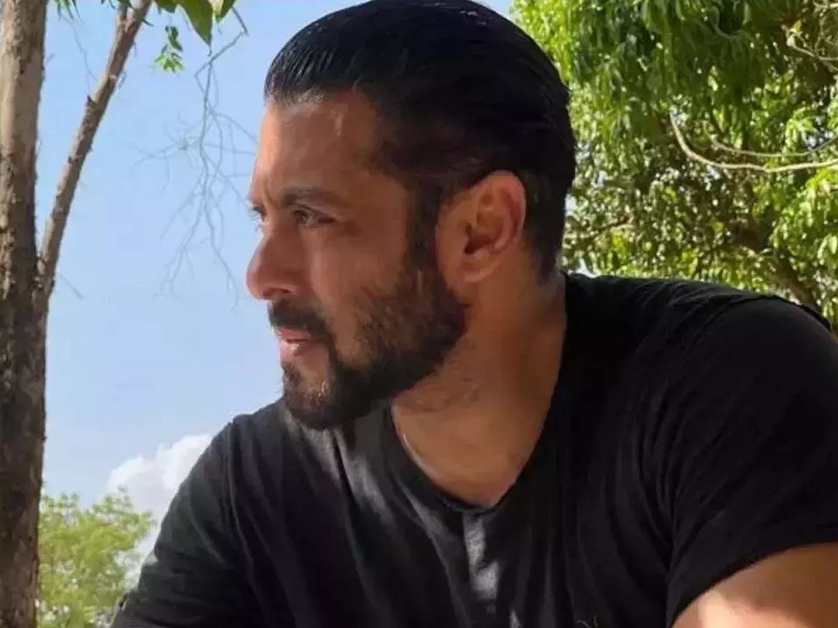 सिक्योरिटी बढ़ने पर सुरक्षित नहीं सलमान खान; अब इस शख्स ने दी जान से मारने की धमकी सिक्योरिटी बढ़ने पर सुरक्षित नहीं सलमान खान; अब इस शख्स ने दी जान से मारने की धमकी