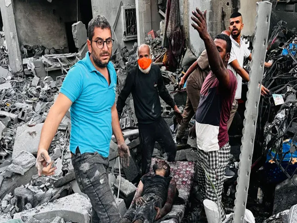 इजरायली हमले से लेबनान में भारी तबाही, चारों तरफ बिखरी लाशें, अब तक इतने की मौत इजरायली हमले से लेबनान में भारी तबाही, चारों तरफ बिखरी लाशें, अब तक इतने की मौत