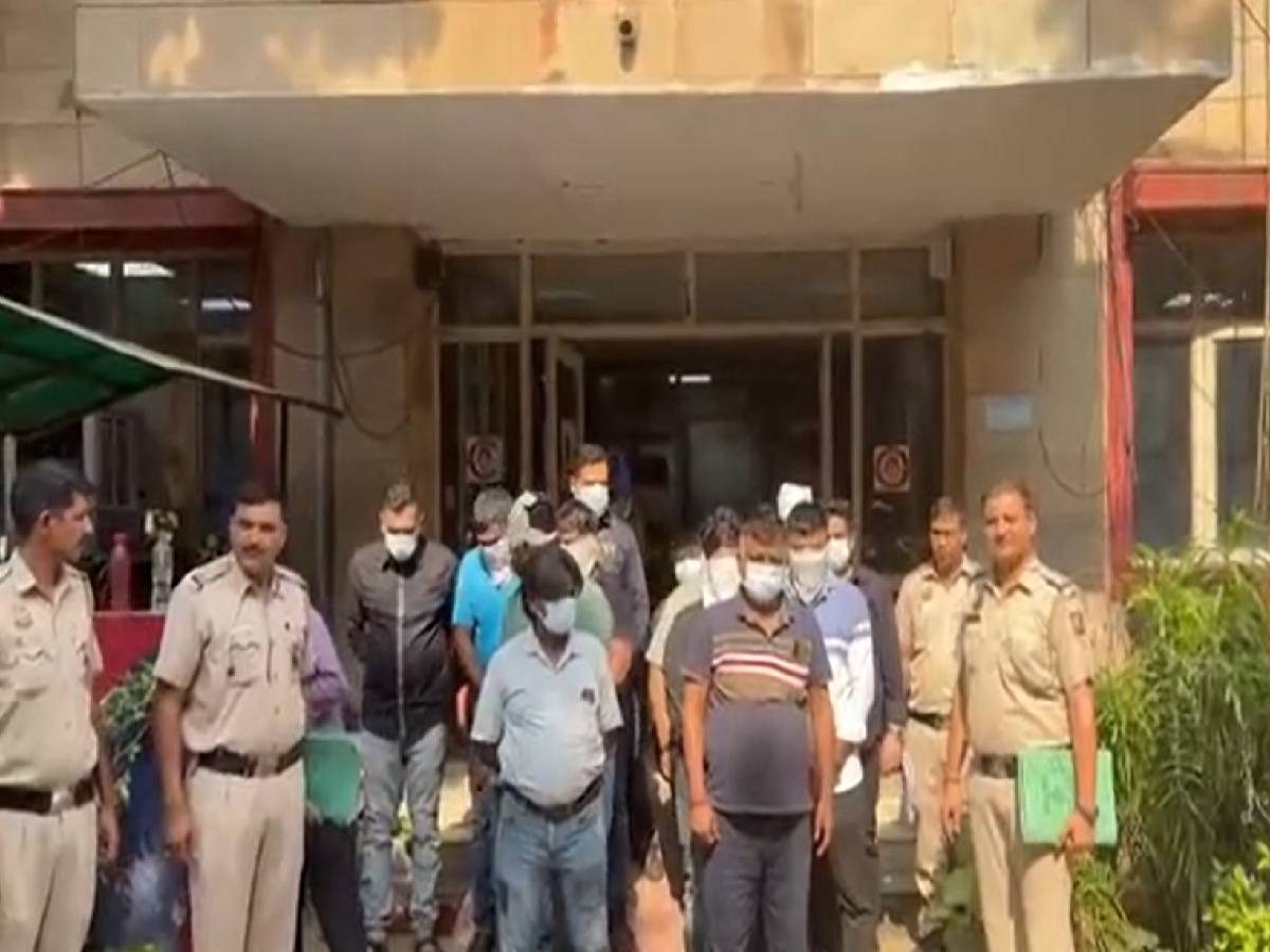 Delhi News: फ्लैट में बैठकर दांव लगा रहे थे 16 जुआरी, दिल्ली पुलिस की रेड में सभी पकड़ाए