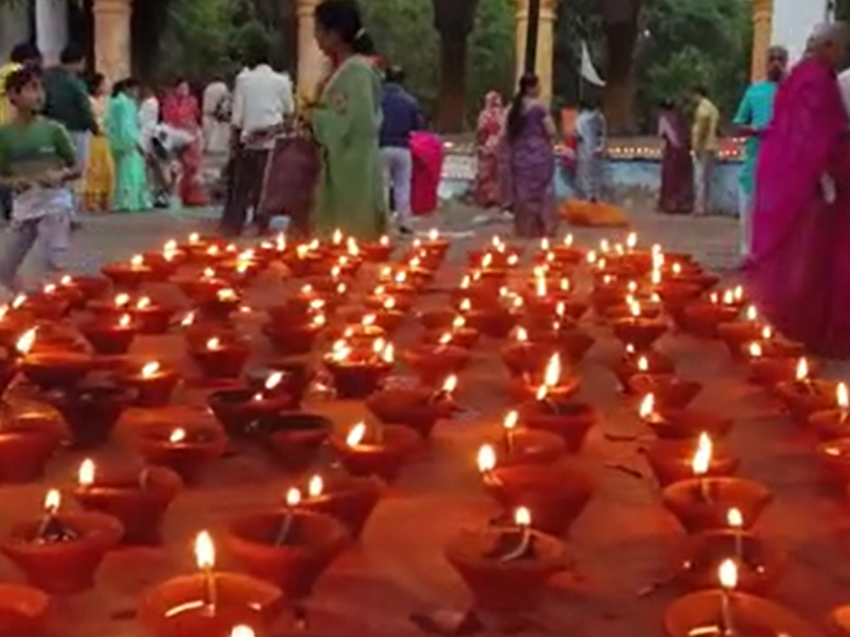 MP के इस जिले में श्मसान में खुशियां मनाते हैं लोग; इस दिन जलाते हैं दीपक, जानें वजह MP के इस जिले में श्मसान में खुशियां मनाते हैं लोग; इस दिन जलाते हैं दीपक, जानें वजह