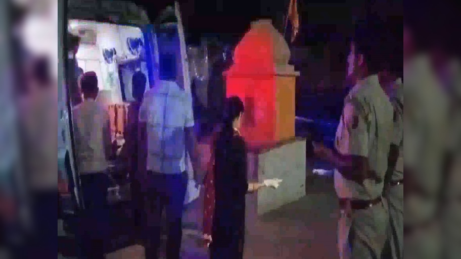 Jhunjhunu News: सेना के रिटायर्ड सूबेदार ने खुद को आग लगाकर की आत्मदाह की कोशिश