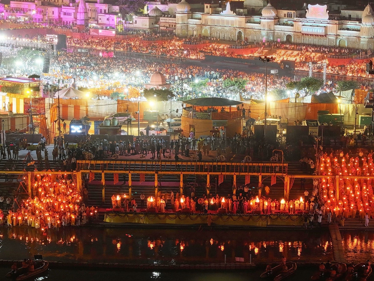 Ayodhya Diwali 2024: दीपोत्सव पर अयोध्या ने बनाए दो गिनीज वर्ल्ड रिकॉर्ड, जय श्री राम के जयकारों से गूंजी नगरी 