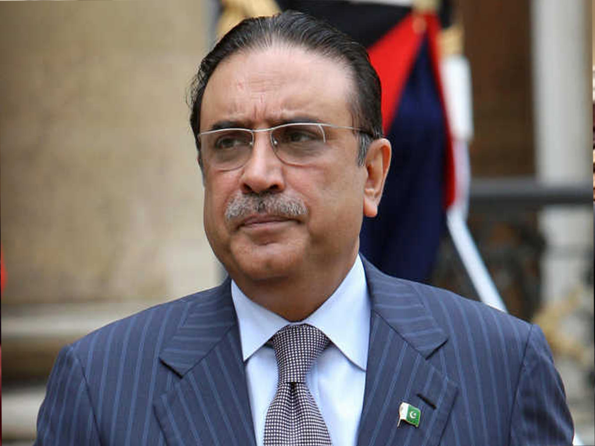 Pakistan के प्रेसिडेंट की टूटी पैर की हड्डी, एयरप्लेन पर उतरते वक्त हादसा Pakistan के प्रेसिडेंट की टूटी पैर की हड्डी, एयरप्लेन पर उतरते वक्त हादसा