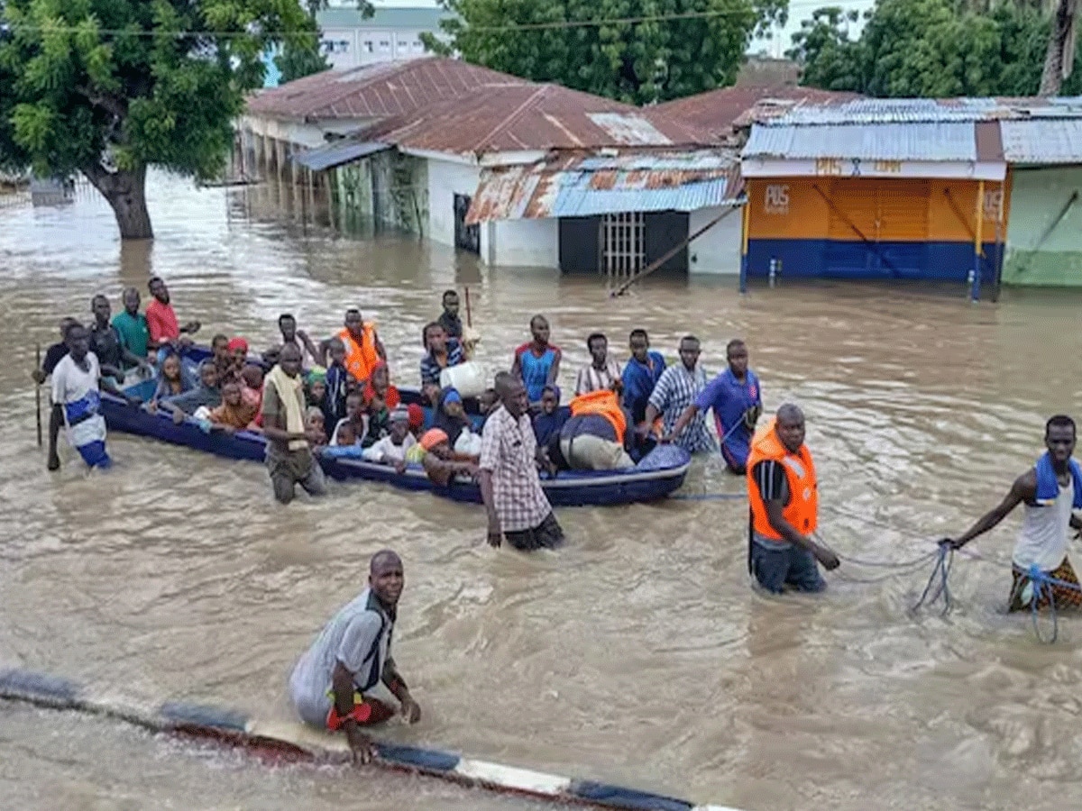 Nigeria Floods: नाइजीरिया में बाढ़ का कहर, 321 लोगों की मौत, 8 लाख लोग हुए बेघर