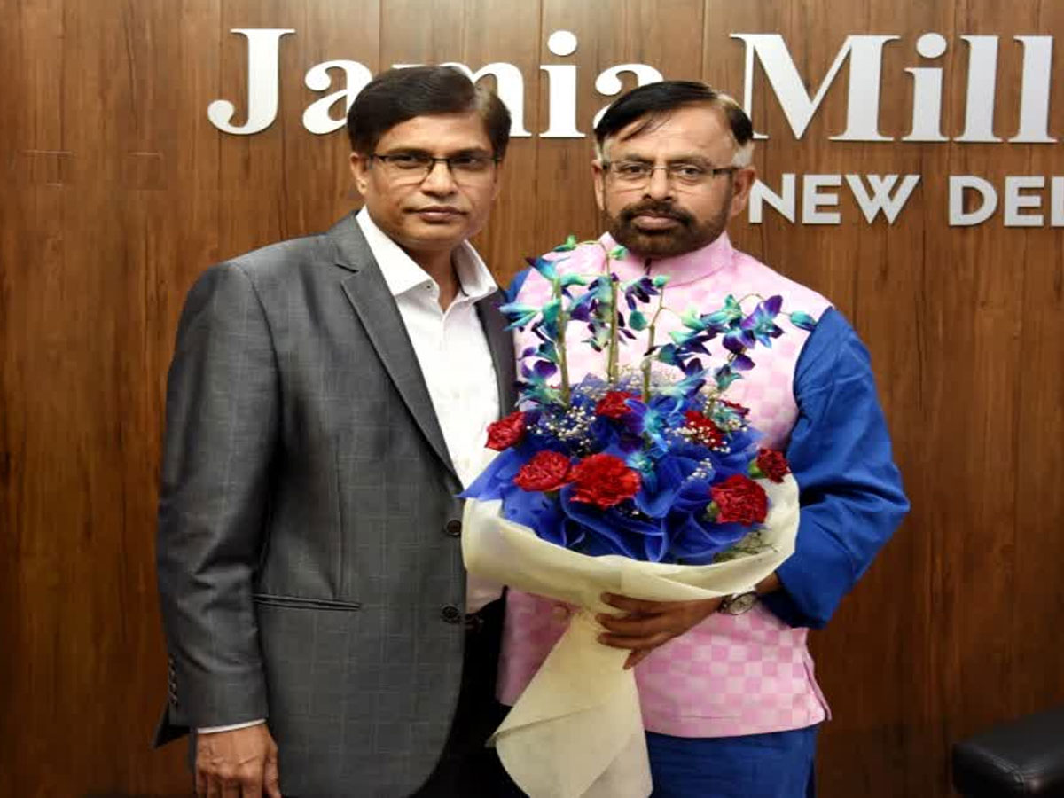 जामिया का VC बदलते ही हुआ प्रशासनिक फेरबदल; महताब आलम बनाए गए रजिस्ट्रार जामिया का VC बदलते ही हुआ प्रशासनिक फेरबदल; महताब आलम बनाए गए रजिस्ट्रार
