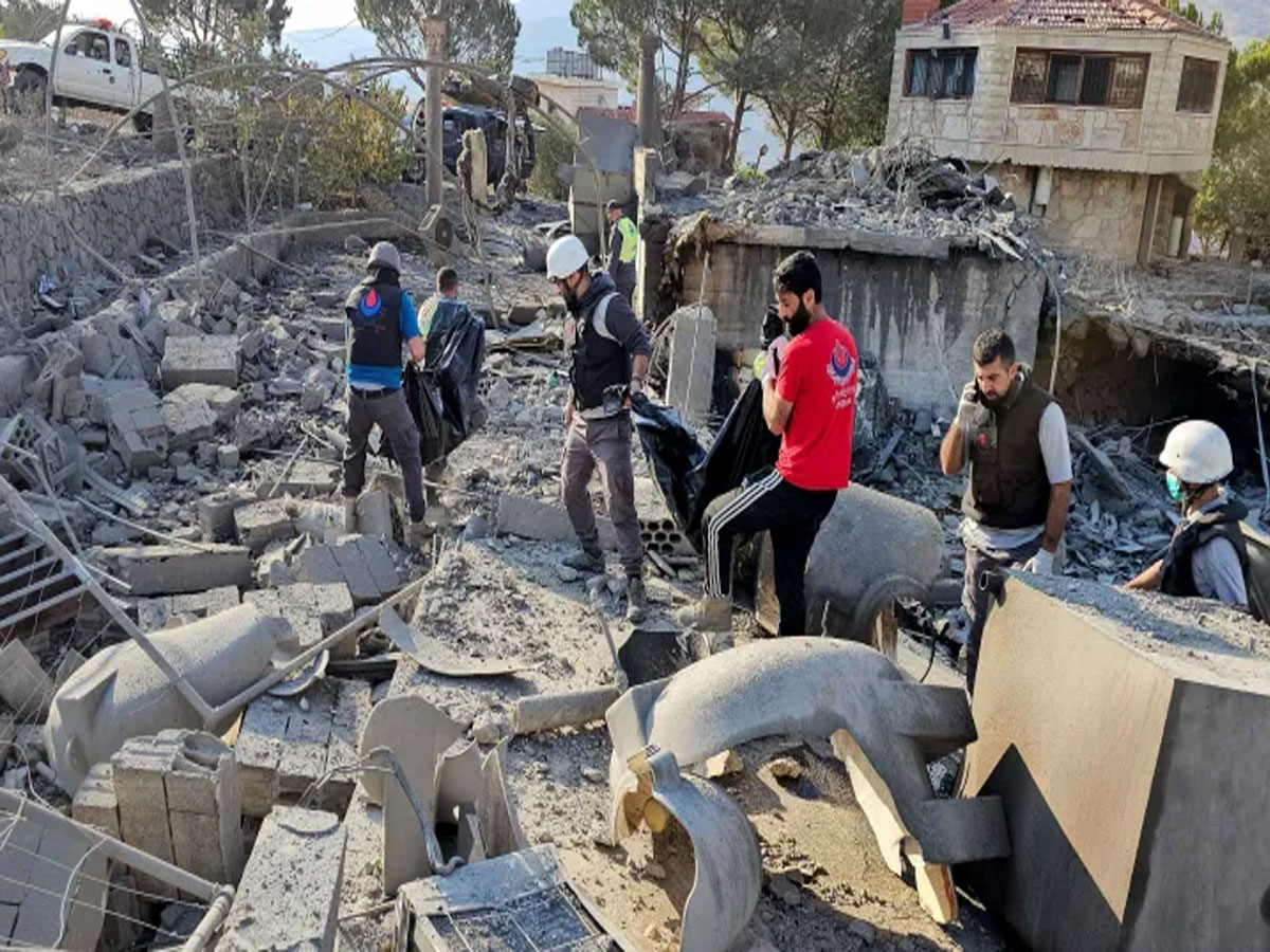 Lebanon Israel War: इजरायली हमले से दहल उठा लेबनान का ये इलाका, 24 की मौत Lebanon Israel War: इजरायली हमले से दहल उठा लेबनान का ये इलाका, 24 की मौत