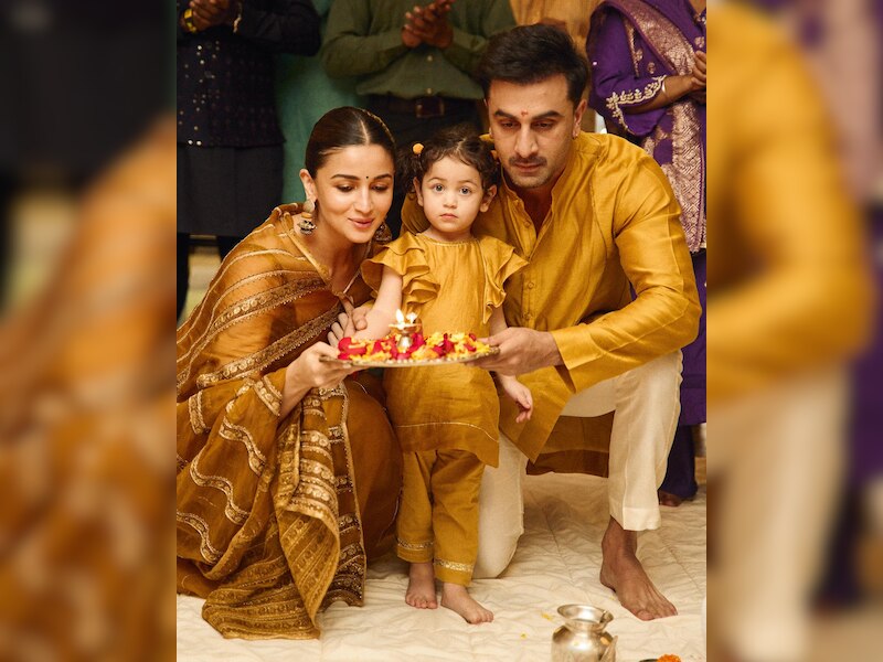 पति रणबीर और आलिया संग मनाई दिवाली 