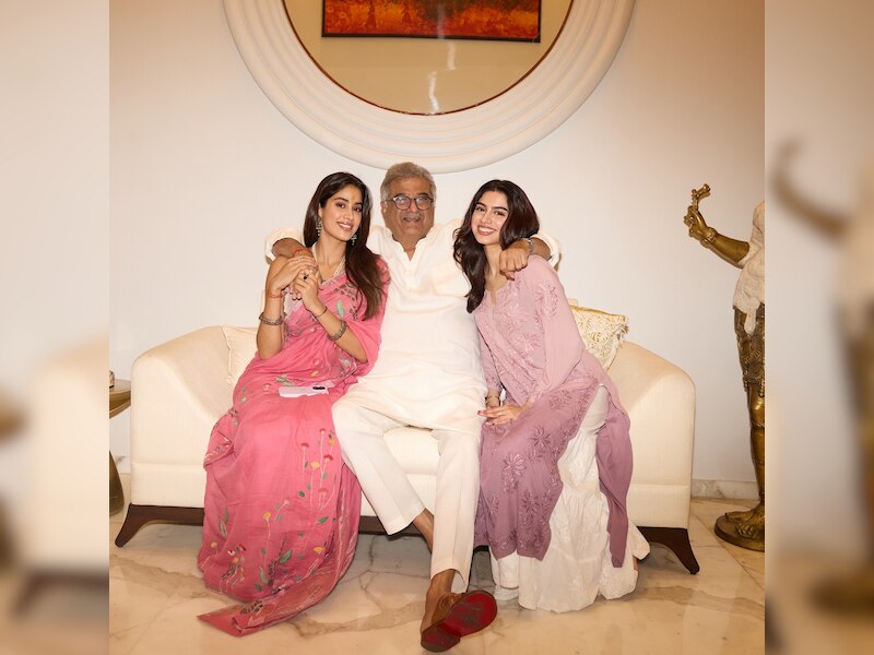 पिता बोनी और बहन खुशी संग मनाई दिवाली 