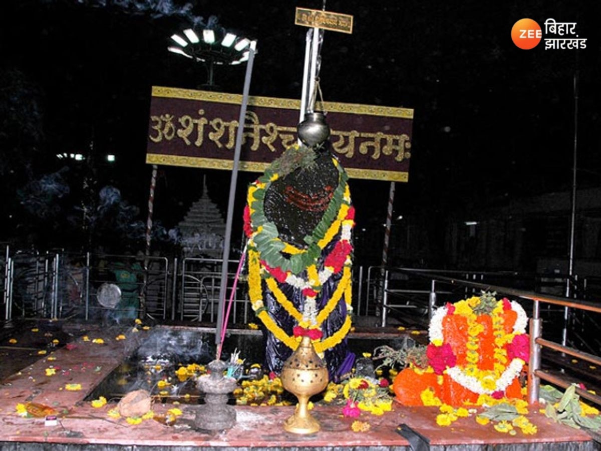 Shani Puja: कैसे करें शनिदेव की पूजा और किन बातों का रखें ध्यान