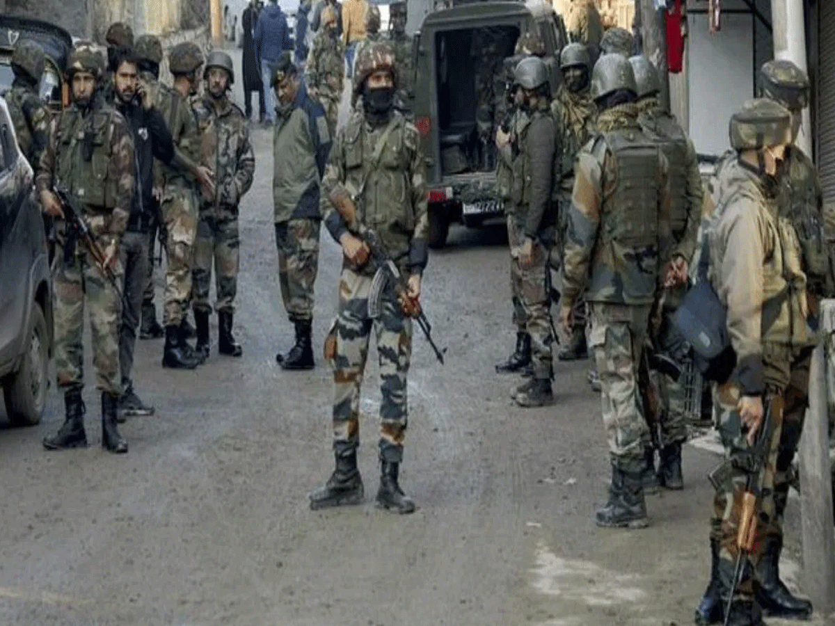 जम्मू कश्मीर: सुरक्षाबलों को मिली बड़ी सफलता, मुठभेड़ में 3 आतंकियों को किया ढेर, 4 जवान भी हुए घायल जम्मू कश्मीर: सुरक्षाबलों को मिली बड़ी सफलता, मुठभेड़ में 3 आतंकियों को किया ढेर, 4 जवान भी हुए घायल