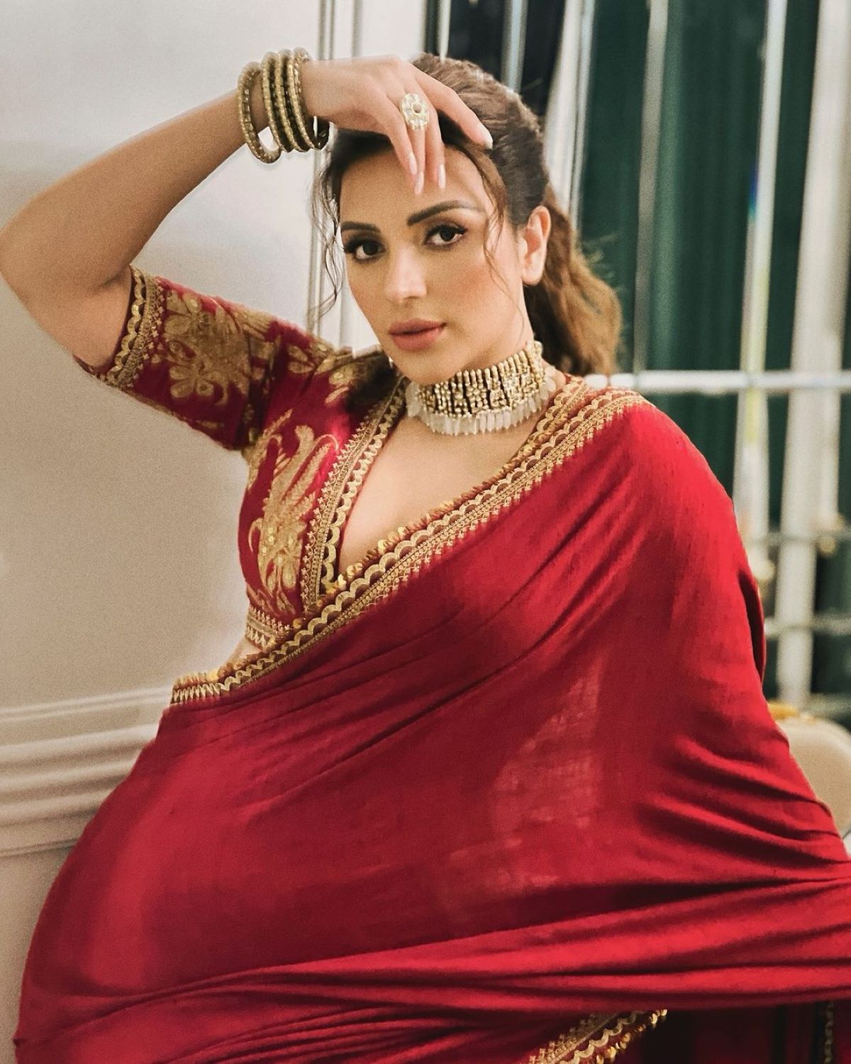 रेड साड़ी