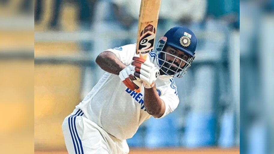 IND vs NZ: ऋषभ पंत ने मुंबई टेस्ट में बनाया बड़ा रिकॉर्ड, धोनी को इस मामले में छोड़ा पीछे, बने नंबर-1
