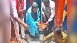 मंदिर में जलाभिषेक करके दो तरफा फंसी नसीम सोलंकी, मौलवी का फतवा तो BJP का शुद्धीकरण!
