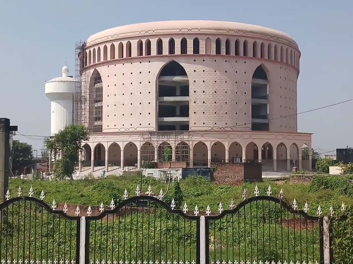 सोशल मीडिया पर मौजूद 'दारुल उलूम' के सभी खाते हैं फर्जी; फतवों पर न करें भरोसा सोशल मीडिया पर मौजूद 'दारुल उलूम' के सभी खाते हैं फर्जी; फतवों पर न करें भरोसा