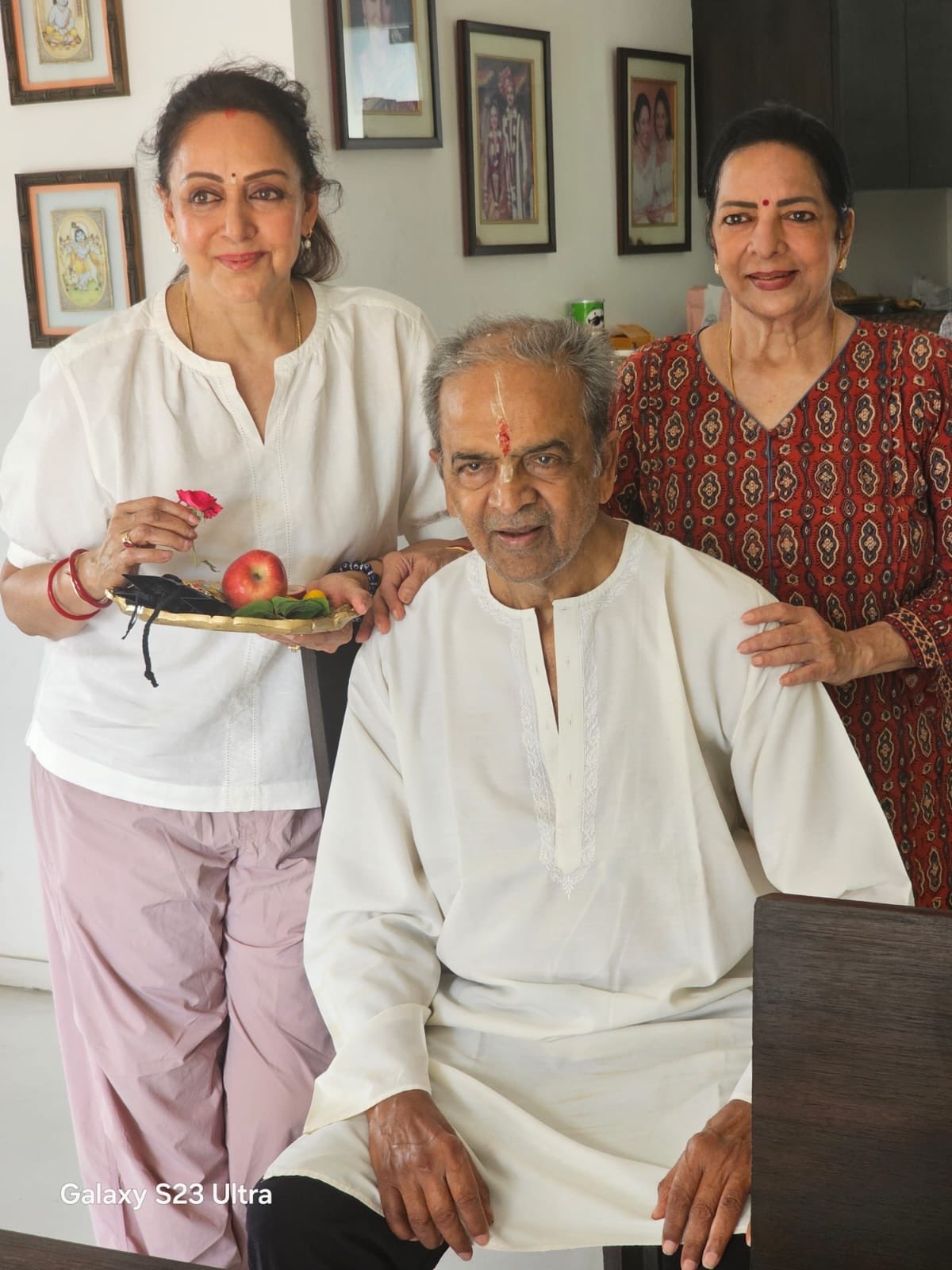 हेमा मालिनी पहुंचीं चेन्नई