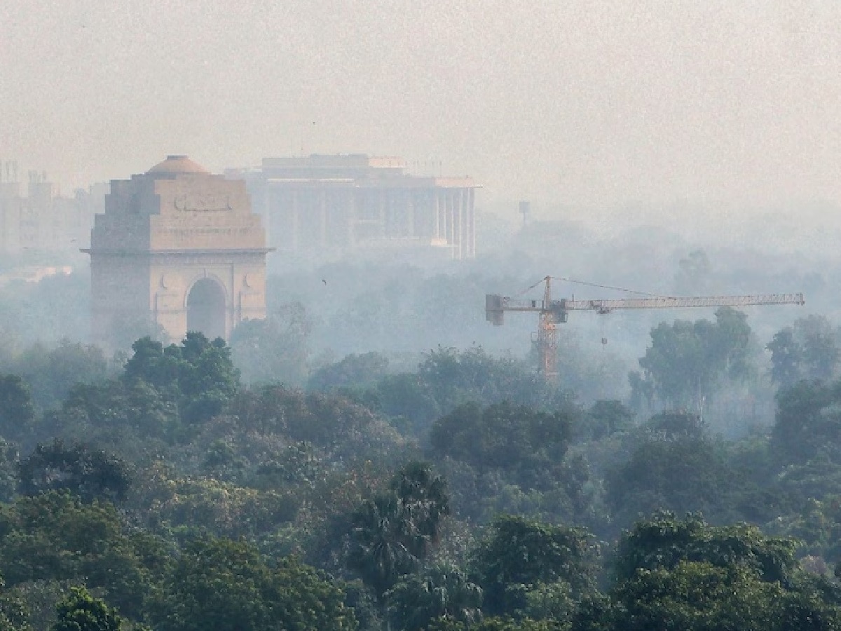 Delhi Pollution: दिल्ली के इन 8 इलाकों में AQI 400 पार, सांसों में घुल रही जहरीली हवा!