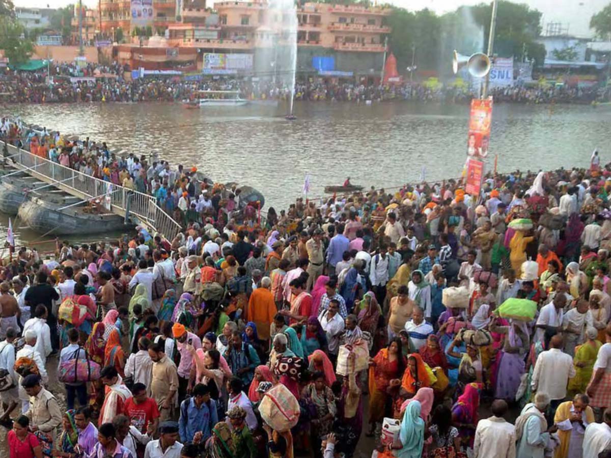 UP News: महाकुंभ में मुसलमानों के दुकान लगाने पर रोक; "समाज को बांटने वाला है फैसला" UP News: महाकुंभ में मुसलमानों के दुकान लगाने पर रोक; "समाज को बांटने वाला है फैसला"