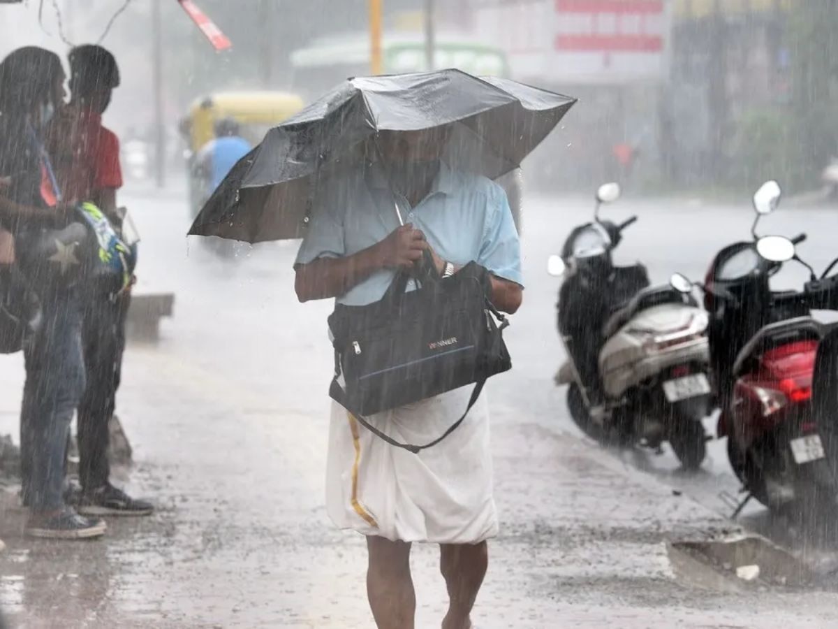 Weather Updates: ୨ ରାଜ୍ୟରେ ପ୍ରବଳ ବର୍ଷା, ଉତ୍ତର ଭାରତରେ ଶୀତ ଲହରୀର ପଦଧ୍ୱନୀ, ଜାଣନ୍ତୁ କେମିତି ରହିବ ପାଣିପାଗର ମିଜାଜ