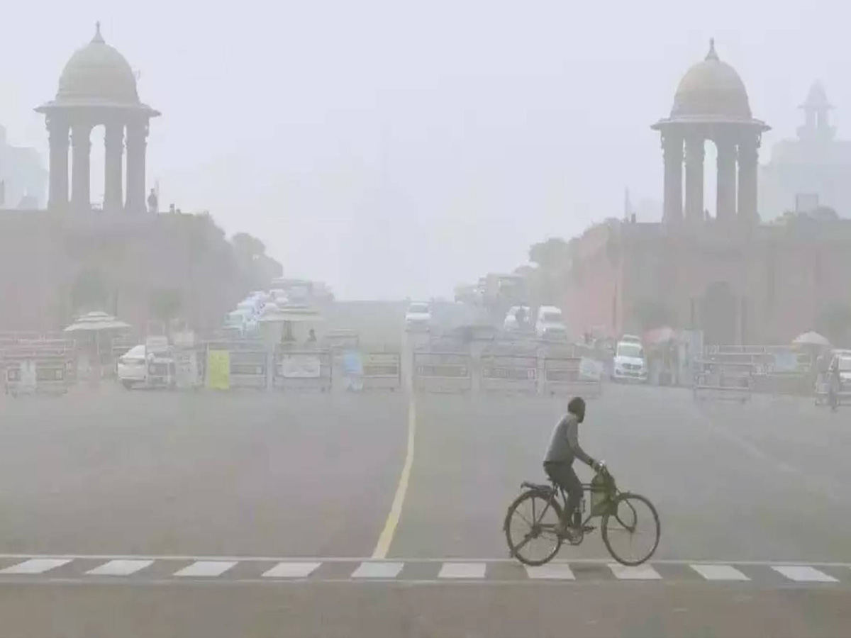 DELHI AQI: दिल्ली में बेहद खराब हुई हवा, 400 पार पहुंचा एक्यूआई DELHI AQI: दिल्ली में बेहद खराब हुई हवा, 400 पार पहुंचा एक्यूआई
