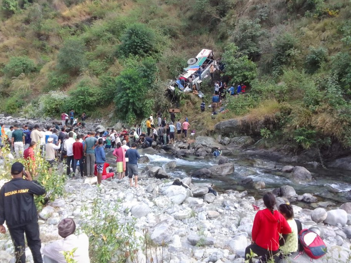 Marchula Bus Accident: मरचूला में खाई में गिरी बस, 36 की मौत और कई घायल Marchula Bus Accident: मरचूला में खाई में गिरी बस, 36 की मौत और कई घायल