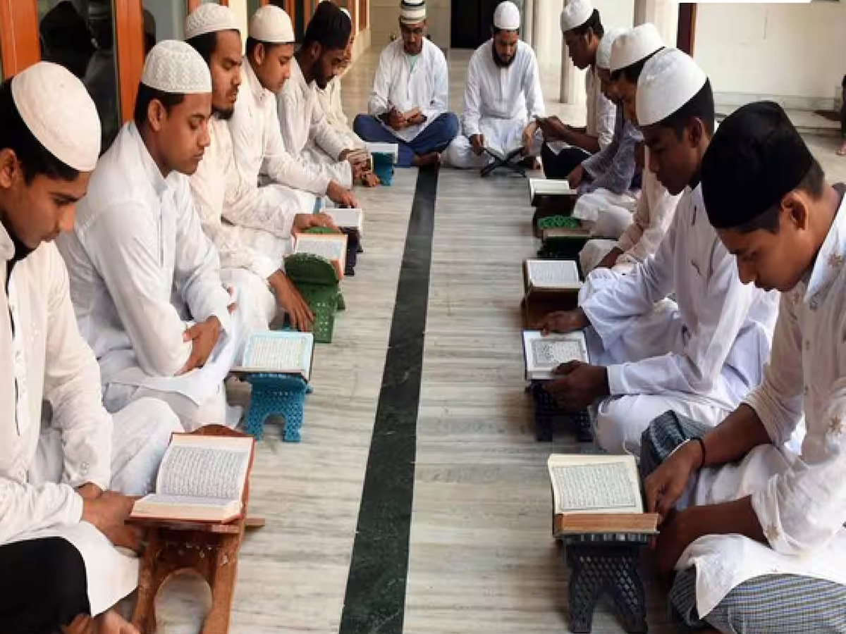 UP Madrasa SC: इलाहाबाद हाई कोर्ट का फैसला रद्द, मदरसा एक्ट को मिली मान्यता UP Madrasa SC: इलाहाबाद हाई कोर्ट का फैसला रद्द, मदरसा एक्ट को मिली मान्यता