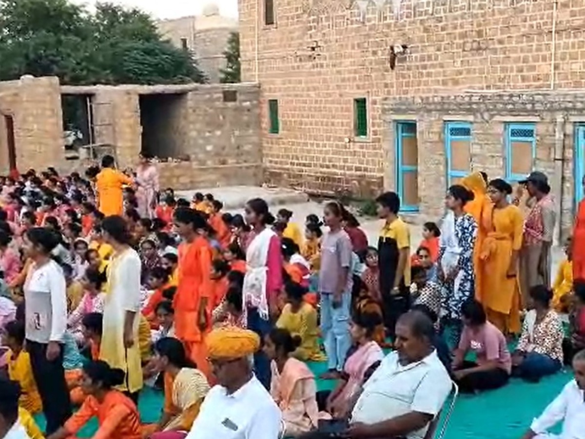 Jaisalmer News: जैसलमेर जिले के बडोड़ा गांव में श्री क्षत्रिय युवक संघ द्वारा बालिका प्रशिक्षण शिविर लगाया गया