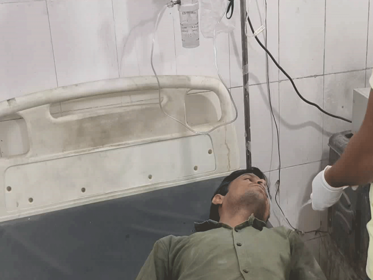 Alwar News: युवक पानी समझ पी गया थिनर, गलत इलाज से और बिगड़ी हालत Alwar News: युवक पानी समझ पी गया थिनर, गलत इलाज से और बिगड़ी हालत