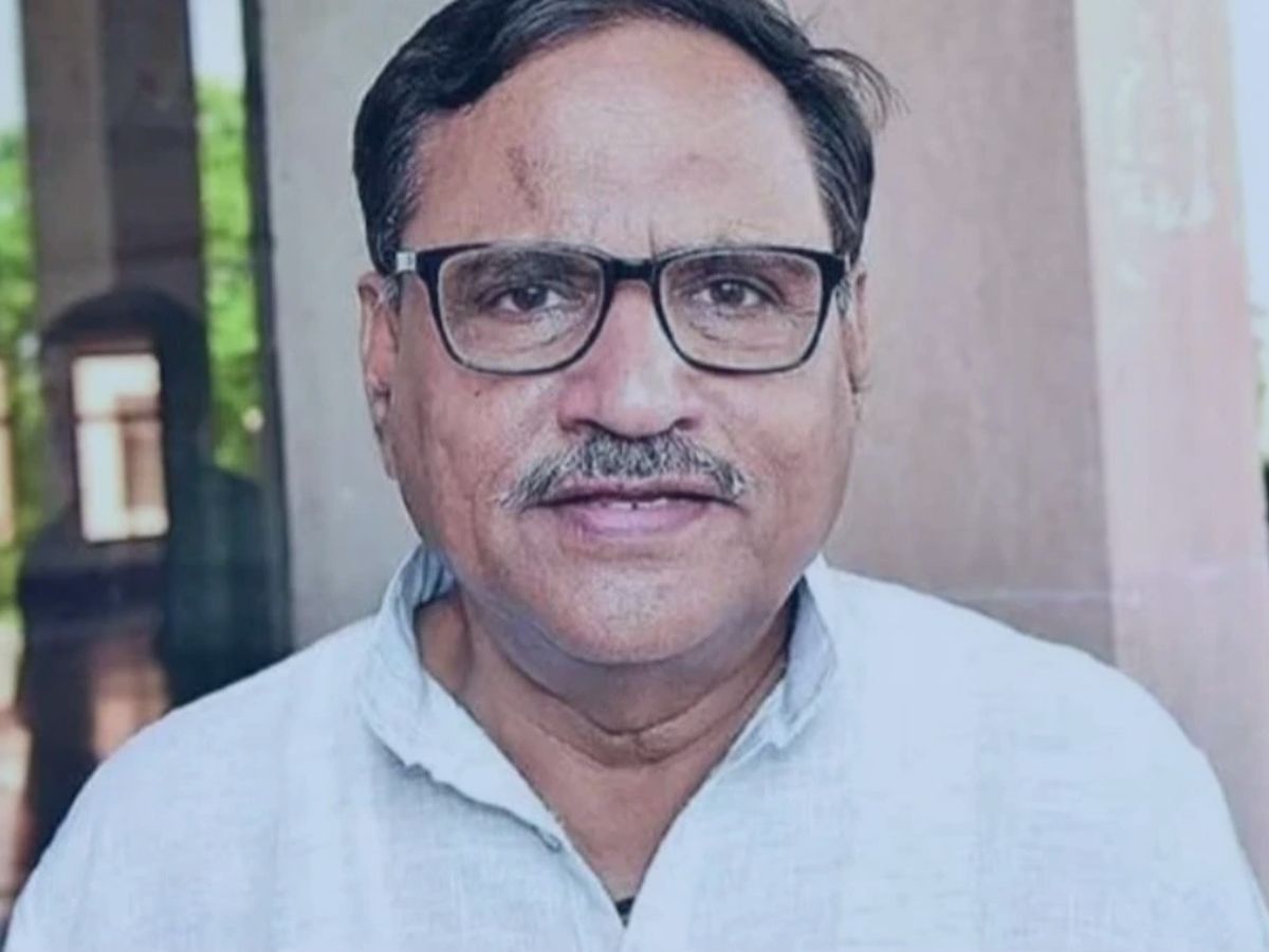 Rajasthan News: ACB ने पूर्व मंत्री महेश जोशी समेत 22 के खिलाफ किया केस दर्ज, XEN ने खोले बड़े राज Rajasthan News: ACB ने पूर्व मंत्री महेश जोशी समेत 22 के खिलाफ किया केस दर्ज, XEN ने खोले बड़े राज