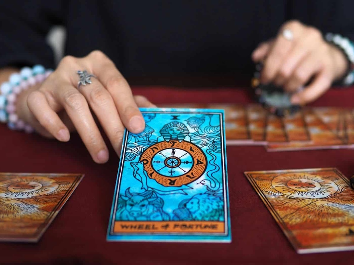 Tarot Rashifal: इस राशि के जातक वाणी पर रखें संयम, वरना सहयोगियों से हो सकता है झगड़ा