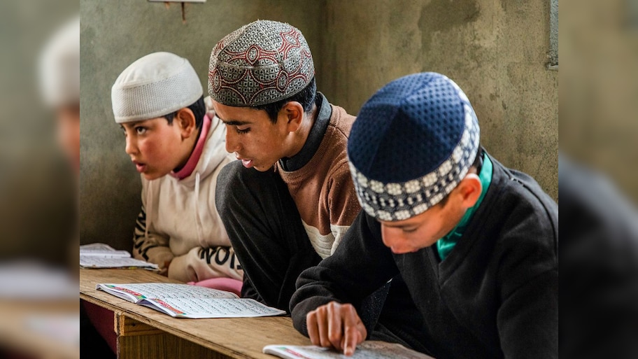 UP Madrasa Act पर SC पर फैसले के बाद बोले योगी के मिनिस्टर, अब सरकार उठाएगी ये कदम