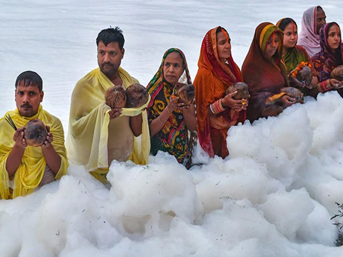 आखिर नदी-तालाब में खड़े होकर ही क्‍यों दिया जाता है छठ पर सूर्य अर्घ्‍य? यमुना को लेकर इस साल भी फैसला बरकरार