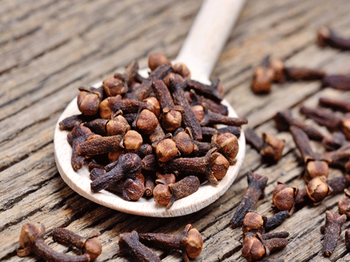 Dharm News laung benefits clove remedies or upay bad times of life will end